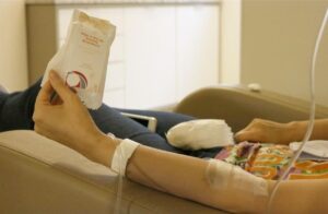 Dia do Cinema Brasileiro – filme e pipoca mudam a rotina na Quimioterapia