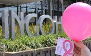 Balões cor-de-rosa surpreendem pacientes do INGOH