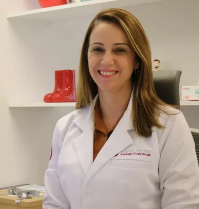 Ana Paula Bezerra - Angiologista e Cirurgia Vascular